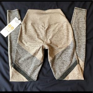 Alo-Yoga High Waisted Sheila Leggings. size XXS